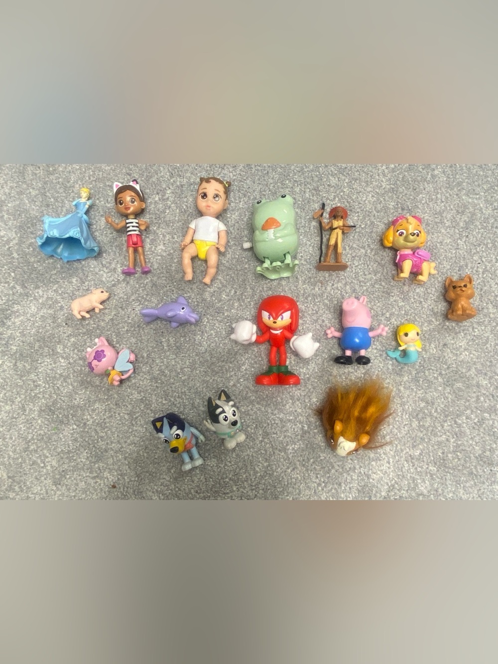 Figurine toys set of 16